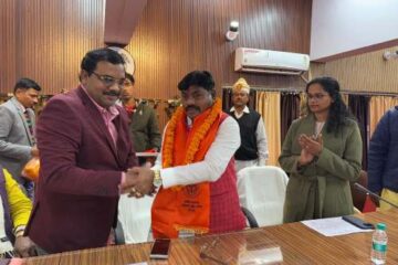 अटल जी की जन्म शताब्दी पर कलेक्ट्रेट सभागार में भव्य आयोजन, छात्रों को किया गया सम्मानित