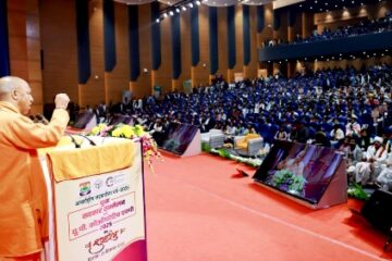 अब प्रदेश के कोऑपरेटिव बैंक डिफॉल्टर व बीमार नहीं बल्कि स्वस्थ रहकर किसान की समृद्धि में योगदान दे रहे हैं – योगी आदित्यनाथ