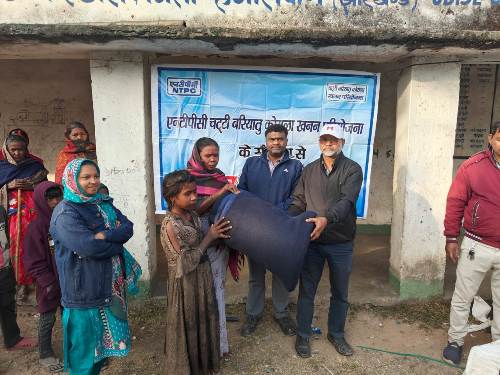 चट्टी बारियातू कोल माइनिंग प्रोजेक्ट ने अपनी सीएसआर पहल के तहत बिरहोर कॉलोनी में 100 कंबलों का वितरण 