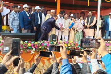 सीएमडी बीसीसीएल, मनोज कुमार अग्रवाल ने बाघमारा में आयोजित ‘सांसद खेल महोत्सव’ के समापन समारोह में भाग लिया