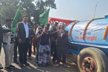 पीवीयूएनएल के मुख्य कार्यकारी अधिकारी द्वारा बनहरदी कोयला खनन परियोजना के प्रभावित ग्राम में बांटे गए गर्म कपड़े 