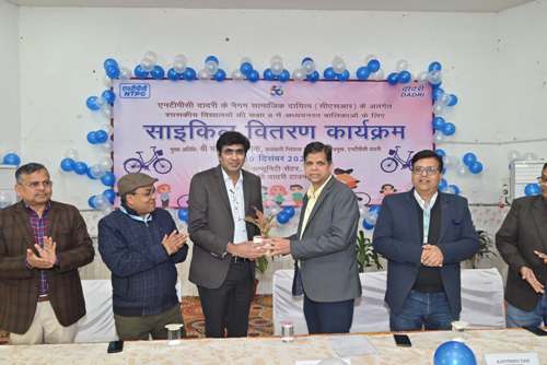 एनटीपीसी दादरी की सीएसआर पहल से 288 बालिकाओं को वितरित की गईं साइकिलें