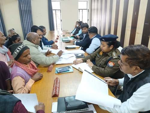 सीडीओ की अध्यक्षता में सकलडीहा तहसील सभागार में हुआ सम्पूर्ण समाधान दिवस का आयोजन