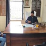 शिक्षकों की लंबित मांगों को लेकर बीएसए से मिला राष्ट्रीय शैक्षिक महासंघ का प्रतिनिधिमंडल