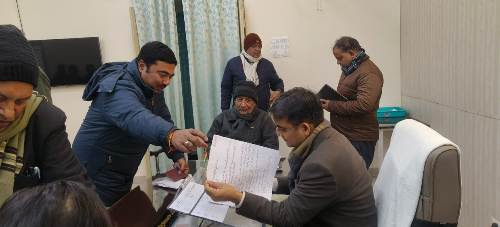 जिलाधिकारी ने जनता दर्शन में सुनी जन शिकायतें,त्वरित निस्तारण के दिए निर्देश