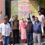 काली पट्टी बांधकर सचिवों ने की ऑनलाइन उपस्थिति  का विरोध