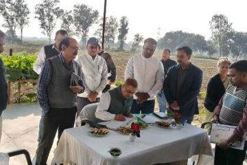 कृषि विज्ञान केन्द्र पर बाउण्ड्रीवाल, सड़क, गेट व प्रशिक्षण हाल का निर्माण कराने हेतु प्रस्ताव करें प्रस्तुत – जिलाधिकारी