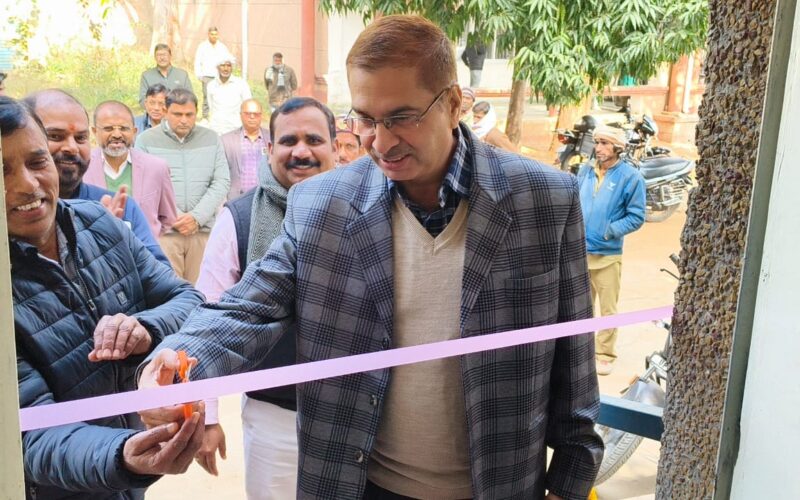 कलेक्ट्रेट परिसर में नवनिर्मित सुलभ शौचालय का लोकार्पण