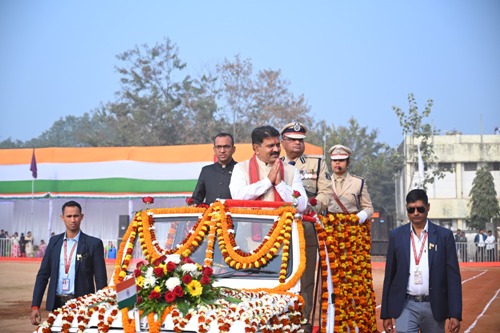 उप मुख्यमंत्री विजय शर्मा ने गणतंत्र दिवस पर अम्बिकापुर के पीजी कॉलेज मैदान में फहराया राष्ट्रीय ध्वज