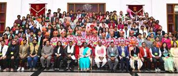 राष्ट्रपति भवन में छत्तीसगढ़ की झांकी कलाकारों का सम्मान