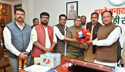मुख्यमंत्री विष्णुदेव साय से वीर शहीद दीपक भारद्वाज स्मृति समिति के सदस्यों की सौजन्य मुलाकात