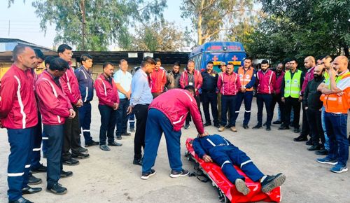 सड़क दुर्घटना में आपात स्थिति से निपटने मॉक-ड्रिल