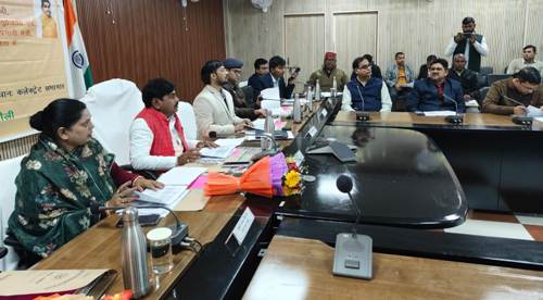 प्रभारी मंत्री संजीव कुमार गौड़ ने की सीएम डैश बोर्ड की समीक्षा बैठक 