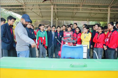 कृषि में नवाचार को समझने के लिए युवा छात्रों का आइसार्क में शैक्षणिक भ्रमण