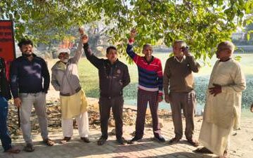 प्राचीन पोखरे के सुंदरीकरण में हो रही अनियमितता, लोगों ने किया विरोध 