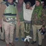 महिला का भेष बनाकर लूटने वाला इनामिया बदमाश पुलिस मुठभेड़ में घायल होकर गिरफ्तार