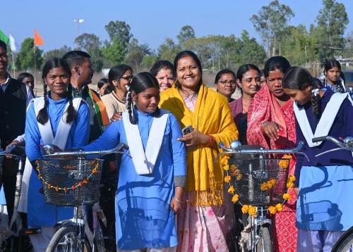 सरस्वती साइकिल योजना से बालिकाओं को मिला शिक्षा का संबल