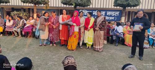 दिशिता महिला मंडल रेनुसागर द्वारा गृह सहायिकाओं को कम्बल वितरण 