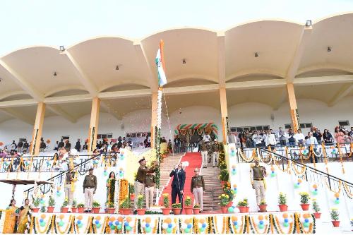 एनटीपीसी खरगोन में मोहन वी. बीयूएच, ने शौर्य क्रीड़ांगन में राष्ट्रीय ध्वज फहराया