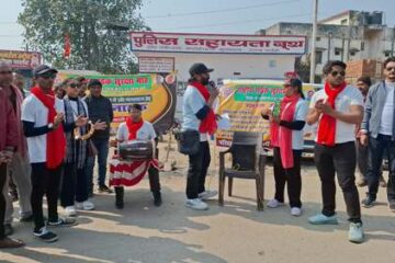 सड़क सुरक्षा : नुक्कड़ नाटक के माध्यम से लोगों को जागरूक कर रहा परिवहन विभाग 