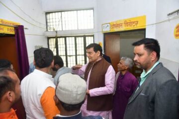 मंत्री ए.के. शर्मा ने किया प्राथमिक स्वास्थ्य केंद्र सुग्गीचौरा का आकस्मिक निरीक्षण