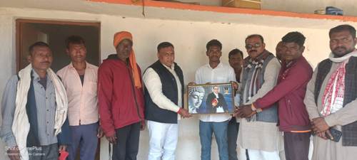 वनवासी बच्चों की प्रतिभा को मिला सम्मान, सपा जिला सचिव मंगला प्रसाद जायसवाल ने बढ़ाया हौसला