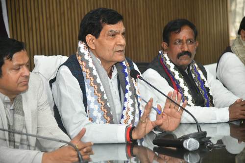 विकास योजनाओं की प्रगति में किसी भी स्तर पर लापरवाही न हो – ए के शर्मा