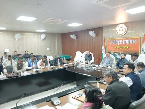 मंडलायुक्त द्वारा चंदौली जिले के निर्वाचक नामावली के विशेष संक्षिप्त पुनरीक्षण कार्यक्रम के संबंध में बैठक 