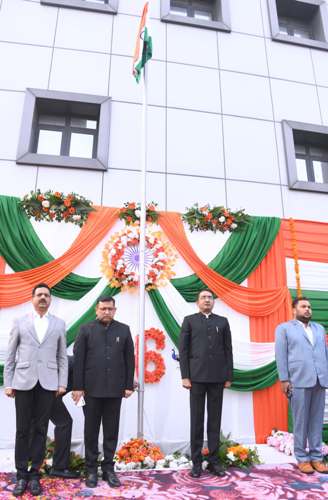 सूचना निदेशक विशाल सिंह ने सूचना भवन परिसर में फहराया राष्ट्रीय ध्वज