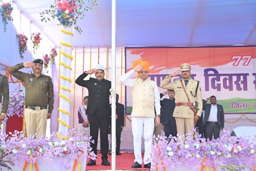 कबीरधाम में उत्साह और उमंग के साथ मनाया गया 77 वां गणतंत्र दिवस