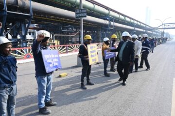 बीएसएल में सड़क सुरक्षा जागरूकता हेतु मानव श्रृंखला का आयोजन