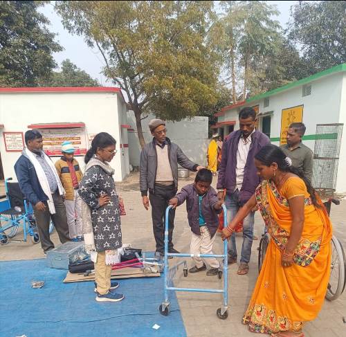 दिव्यांग बच्चों को समेकित शिक्षा के तहत सहायक उपकरण वितरित