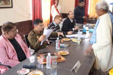 दिव्यांग व वृद्धजनों को मिले योजनाओं का सीधा लाभ – जिलाधिकारी 