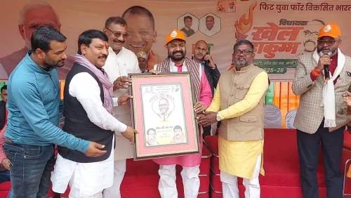 खेल महाकुंभ में पहुंचे राज्य मंत्री दयाशंकर मिश्र दयालू ने खिलाड़ियों का बढ़ाया हौसला