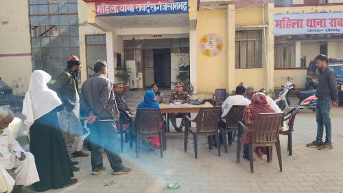 बेटी के लिए रिश्ता देखने निकला था पिता, लौटकर तीसरी पत्नी संग पहुंचा घर, महिला थाना तक पहुंचा मामला