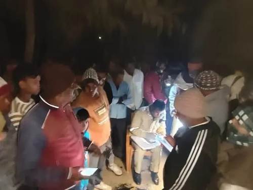 अलाव तापते समय भड़की आग में बुजुर्ग महिला की जलकर मौत, झोपड़ी जलकर खाक