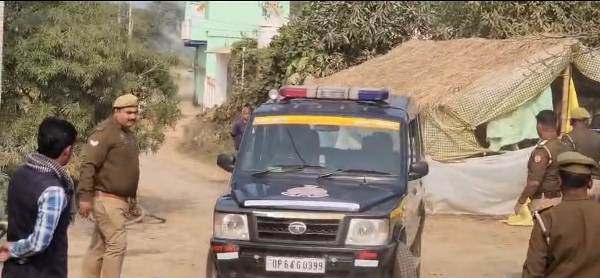 शिव मंदिर परिसर में अमर्यादित कृत्य का आरोप, गांव में तनाव, पुलिस छावनी में तब्दील हुआ गांव