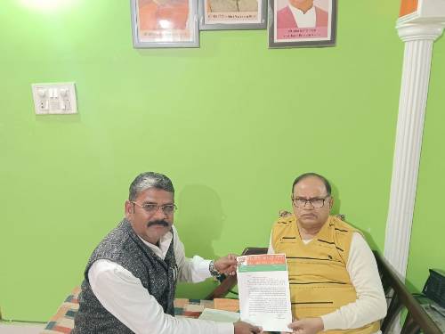 राज्यसभा सांसद डॉ. भीम सिंह को सौंपा गया रेल सुविधाओं से जुड़ा ज्ञापन