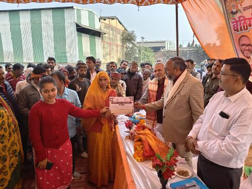 बेठिगांव संपर्क मार्ग का विधायक भूपेश चौबे ने किया शिलान्यास, योजनाओं के लाभार्थियों को मिला प्रमाण पत्र