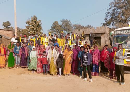 गोंगपा स्थापना दिवस में शामिल होने परास पानी से आदिवासी ग्रामीणों का जत्था अमरकंटक रवाना