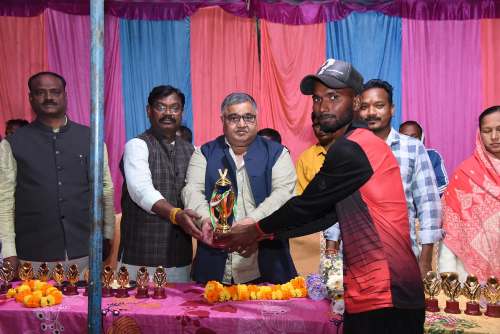 पर्यटन एवं संस्कृति मंत्री राजेश अग्रवाल ने विजेताओं को पुरस्कृत कर खिलाड़ियों का किया उत्साहवर्धन
