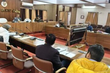 सड़क सुरक्षा समिति की बैठक में तेज रफ्तार और ओवरलोड वाहनों पर सख्ती के निर्देश