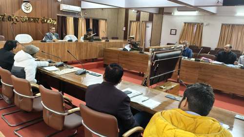 सड़क सुरक्षा समिति की बैठक में तेज रफ्तार और ओवरलोड वाहनों पर सख्ती के निर्देश