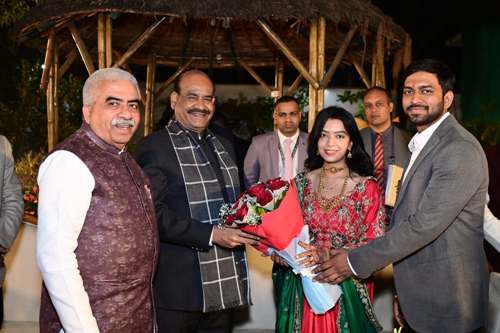 लोक सभा अध्यक्ष ओम बिरला ने लखनऊ में मंत्री राकेश सचान के आवास पर नवविवाहित जोड़े को दिया आशीर्वाद