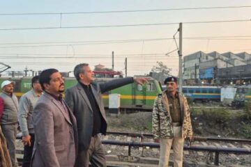 मंडल रेल प्रबंधक ने किया स्टेशन का औचक निरीक्षण