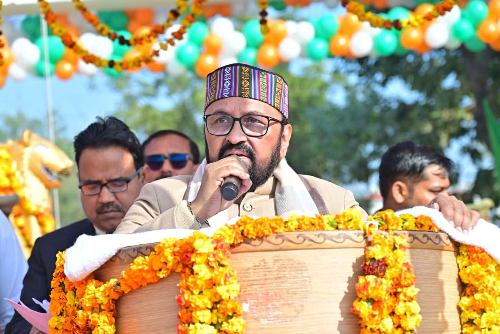 77वें गणतंत्र दिवस पर एटा में उच्च शिक्षा मंत्री योगेन्द्र उपाध्याय ने फहराया तिरंगा