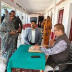 विशेष प्रगाढ़ पुनरीक्षण अभियान के तहत मतदाता नामांकन प्रक्रिया का जिलाधिकारी ने लिया जायजा