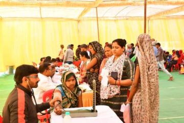 बड़ोखर में मिनी मेडिकल कैंप संपन्न: 322 ग्रामीणों को मिला विशेषज्ञों का नि:शुल्क परामर्श