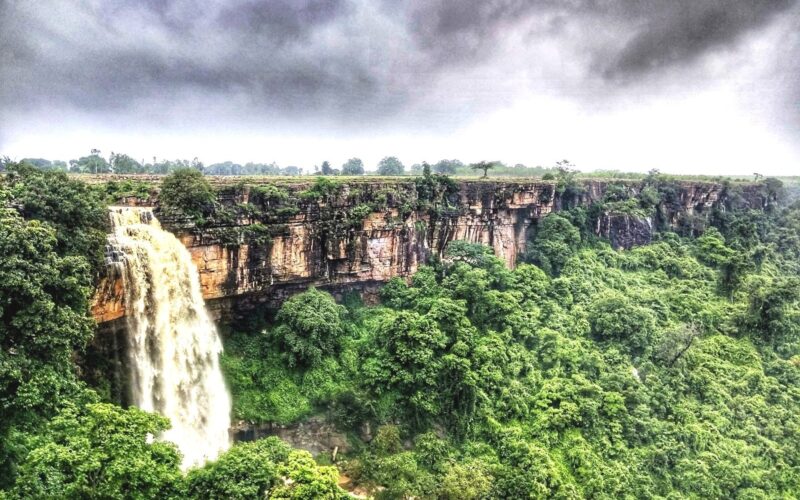 बस्तर पर्यटन को नई दिशा : मेंद्री घूमर जलप्रपात के समीप सजेगा भव्य रिसोर्ट