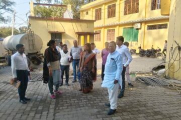 ए डी एम नमामि गंगे विजेता ने किया नगर पालिका का आकस्मिक निरीक्षण 